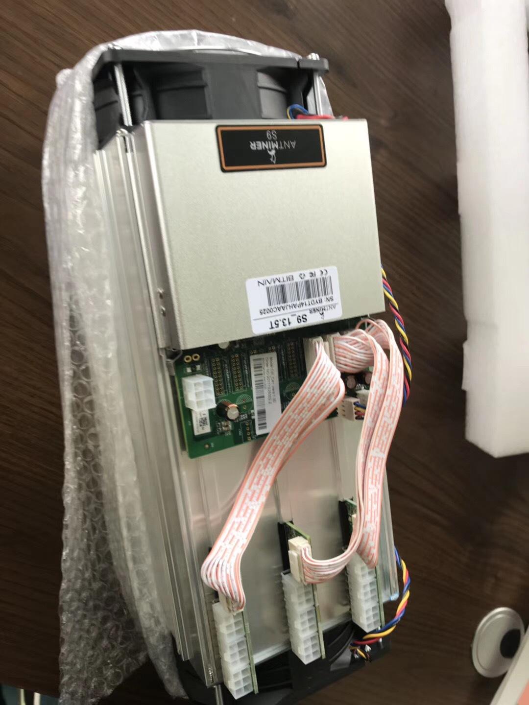 比特币矿机s914t(比特币矿机1T每天的收益是多少)