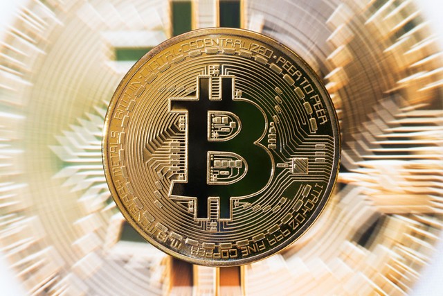 量子计算机比特币加密(量子计算机解密比特币)